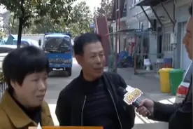 当年的双胞胎只活存一个，30年后却发现另一个自己，长得一模一样图片