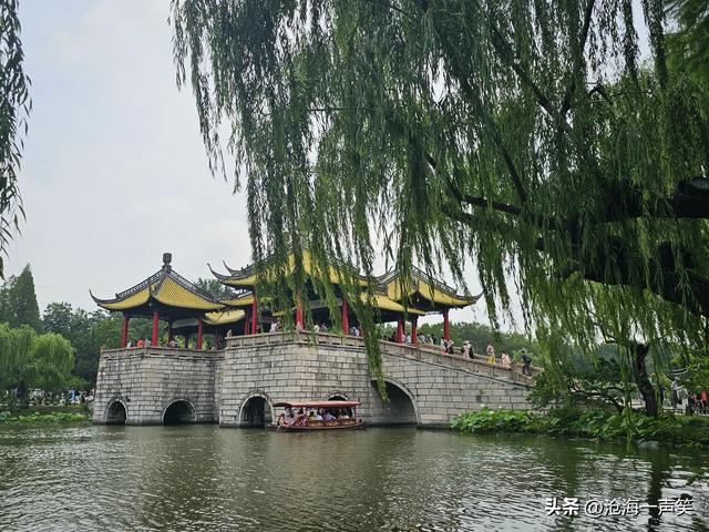 廋西湖的五亭桥，美如亭亭玉立的少女
