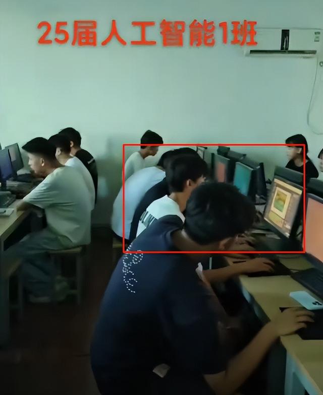 “电脑年龄赶上我奶了”，中专人工智能班级火了，网友纷纷泼冷水