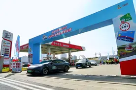 外滩、武康路、迪士尼……中国石化“车友节”在沪推出首条自驾路线图片
