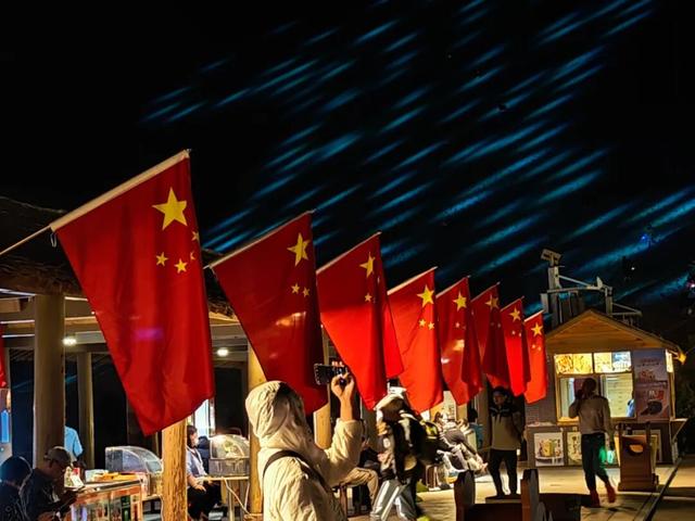 双节同庆，欢乐满溢！鸣沙山月牙泉再现文旅热潮