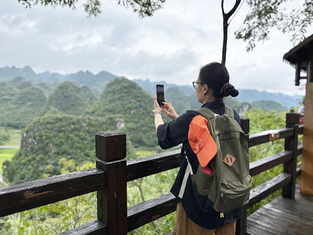 苏州旅行团畅游兴义 盛赞“康养胜地 人文兴义”独特魅力