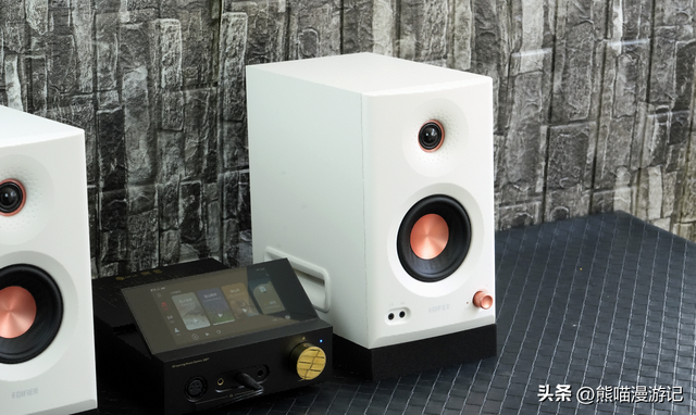 牙膏挤爆！旗舰监听音箱技术下放？漫步者MR5BT桌面2.0有源音响