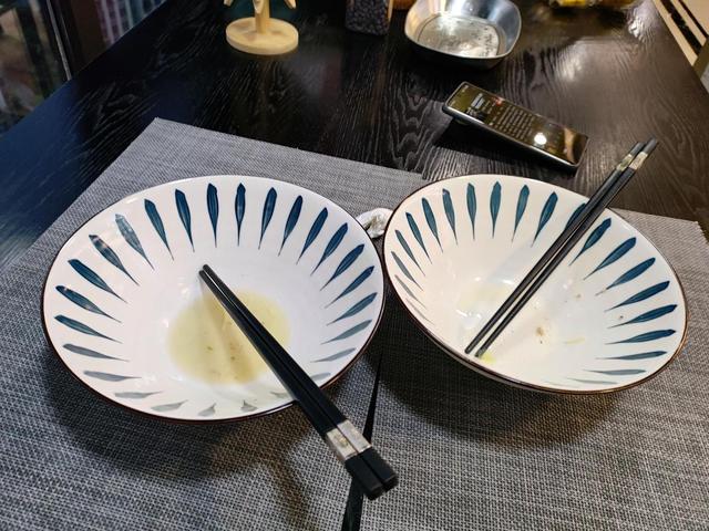 嘿，老两口晚餐就1碗，瞬间光盘，网友：奢侈！