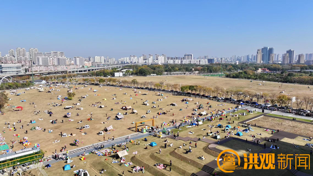 周末天气晴好，市民乐享冬日暖阳