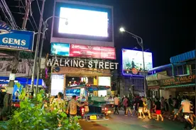 芭提雅步行街酒吧，玩哪一家？图片
