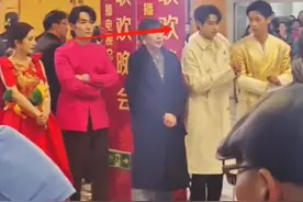 杨幂魏大勋春晚后台同框曝光！女方偷瞄男方，魏大勋尴尬想离开图片