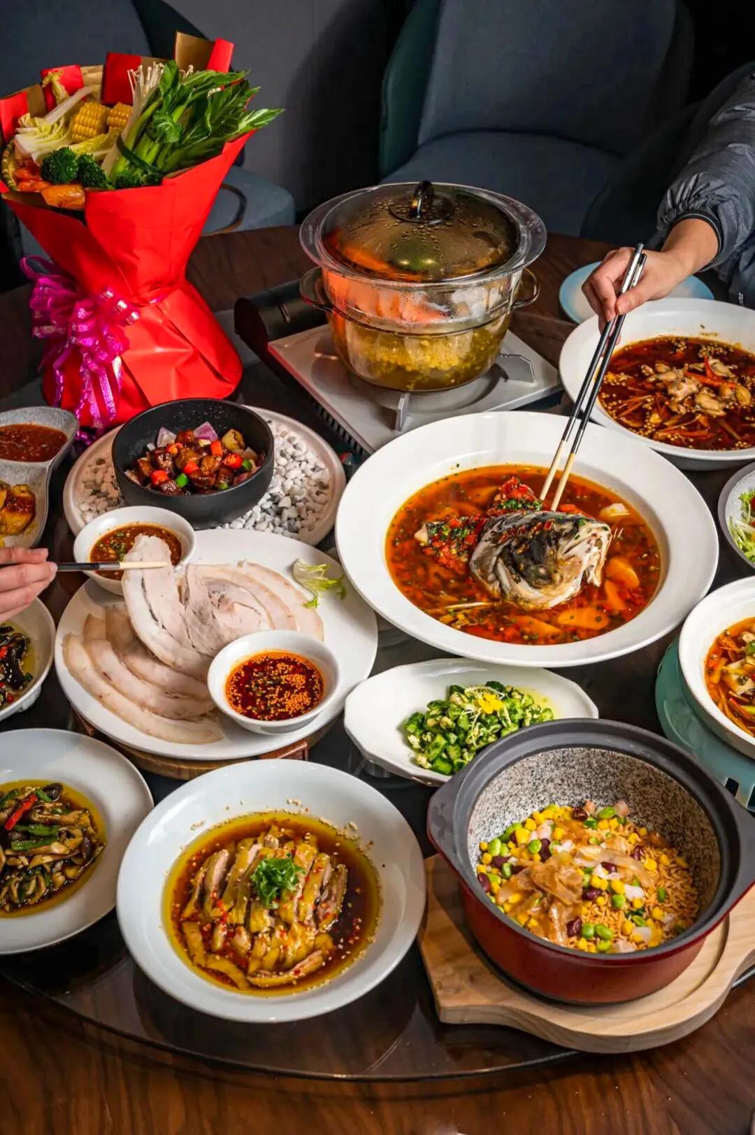 一桌团圆味,满城新春暖!郫都年夜饭市场“热气腾腾”插图7 一桌团圆味,满城新春暖!郫都年夜饭市场“热气腾腾”插图7