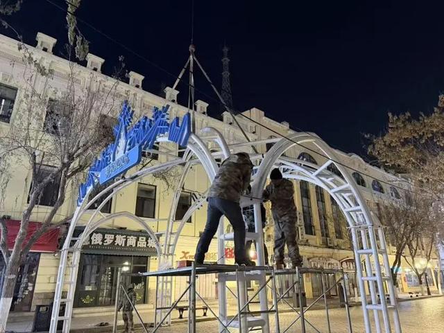 中央大街“冰雪迎宾 瑞马迎新”主题创意灯饰 今起陆续呈现