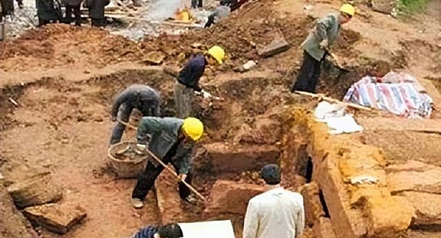 丰县河底藏着一座"地下宫殿"？石马石狮守护的明代官场密码