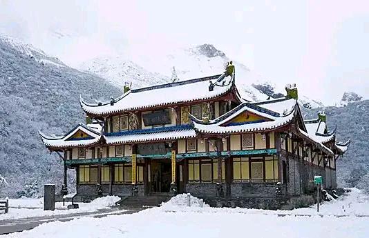 四川松潘的黄龙寺景区