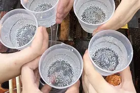 和朋友一起吃饭的文案，适合闺蜜聚餐发的朋友圈说说图片