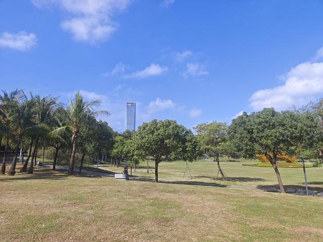 从学苑大道入大沙河绿过大学城后进深圳弯公园流花山景点【高清】