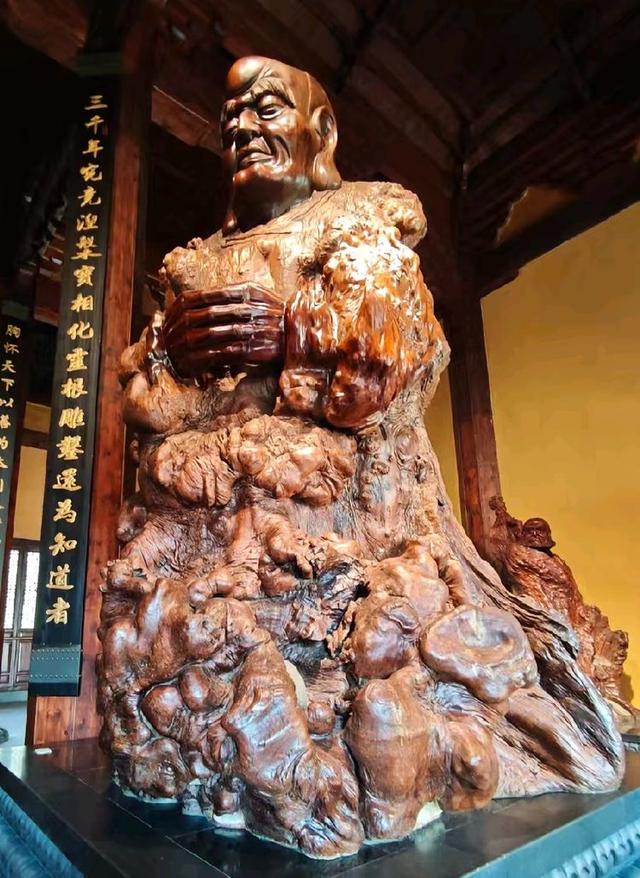 参观根宫佛国博物馆