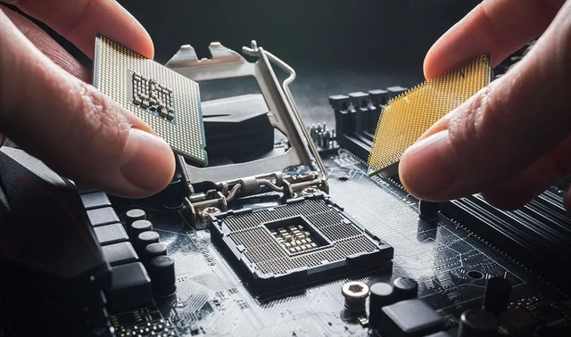 骆家辉警告中国：最好不要自主生产尖端芯片，这不是美国想看到的