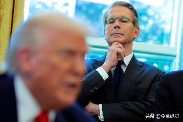 AI芯片战火升级！黄仁勋：教特朗普赢AI，他却坚持宁可让中国赢？