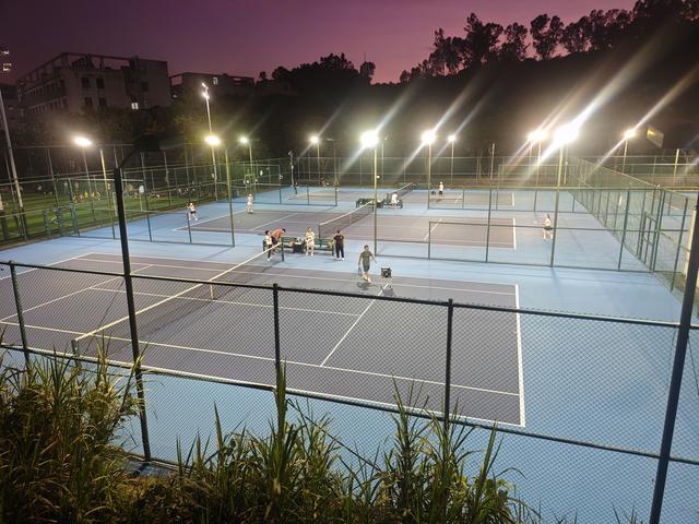 西丽湖国际科教城绿道，看霞飞满天，如梦似幻！长岭陂地铁C口