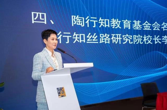 李鹏总理与女儿在一起的罕见留影，笑容灿烂喜笑颜开，温暖又温馨