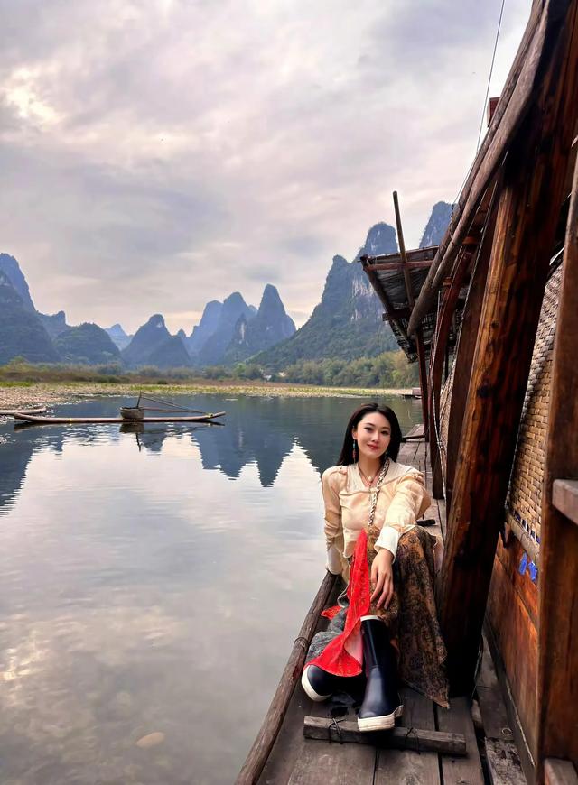 “军嫂”张馨予广西阳朔之旅，太漂亮了吧