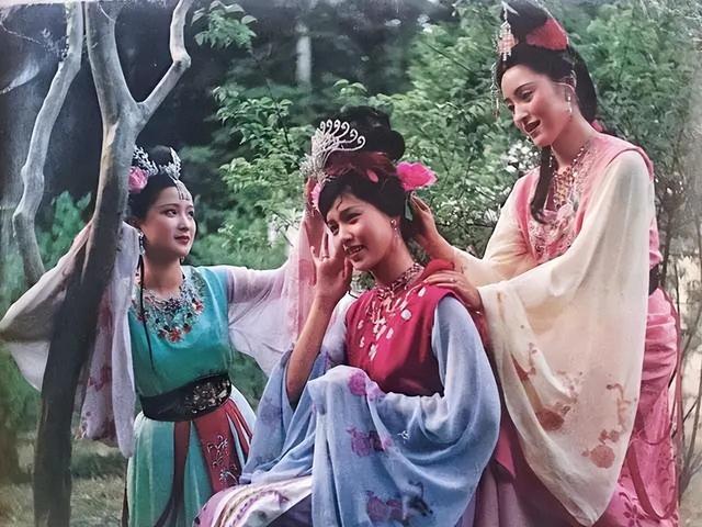 61岁何晴去世	，死因曝光，下嫁三婚许亚军，最后10年过得痛苦凄凉