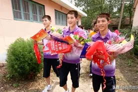 山东最牛三胞胎：高考考出连号分,10年后同时结婚,生娃还一起吗图片