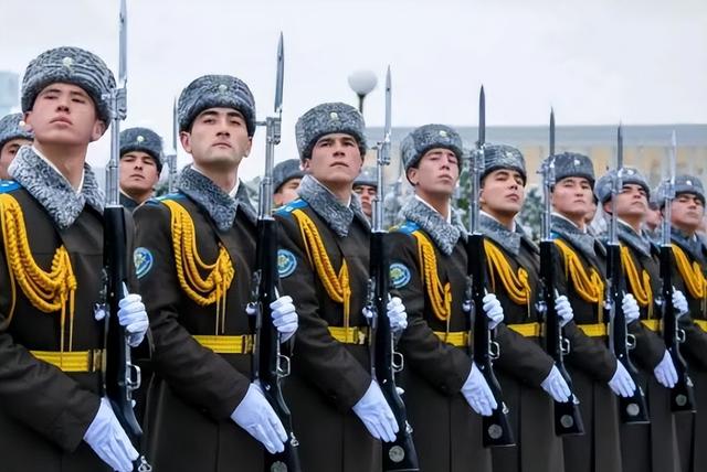 又一个乌克兰！全面去俄化，不准再叫将军	，只能叫突厥军衔