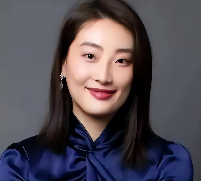 宗馥莉早知父亲“做局”，她争的不是遗产，是母亲的“体面”！
