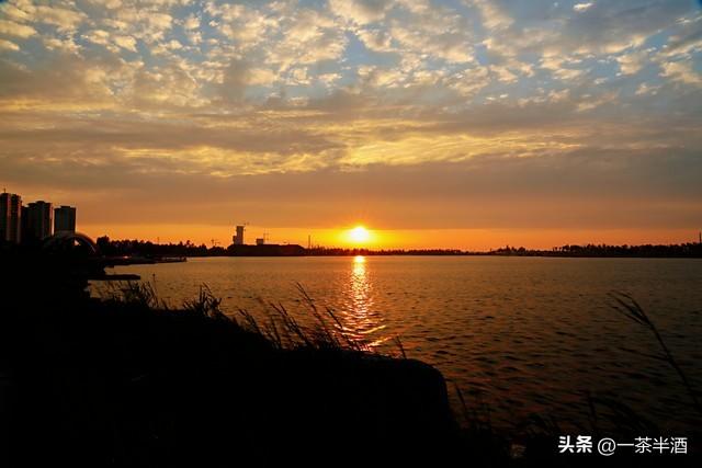 自驾营地：山东威海南海新区免费房车床车停车场自驾车露营地