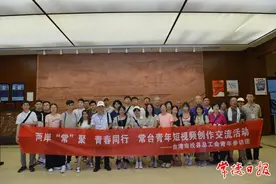 台湾青年常德行：齐声合唱《明天会更好》图片