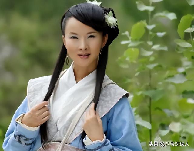 吃里扒外！13年前定居美国，回国捞金遭“驱逐”的她，52岁成笑话