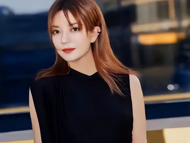 婚姻事业全无	，消失4年后，49岁赵薇再曝近况，胃癌传闻真相曝光