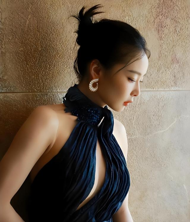 长得千娇百媚，奈何有个糙汉名，这5位被名字拖累的女星，太可惜​