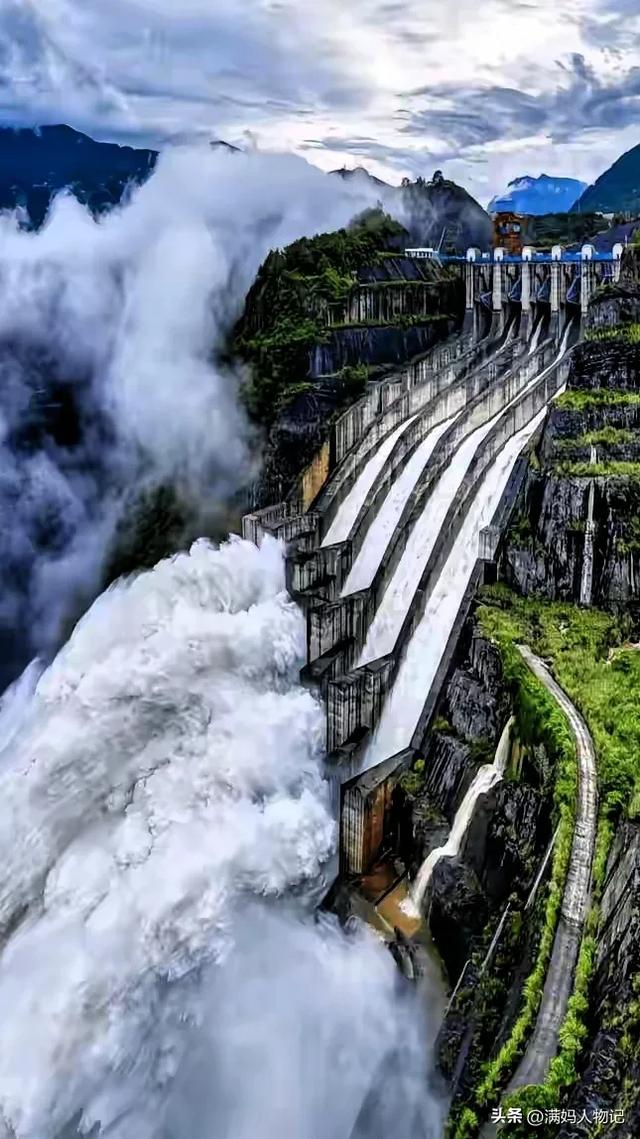 三峡大坝 “账本” 曝光：运行了 20 余年，2500 亿投入如今回本了吗？
