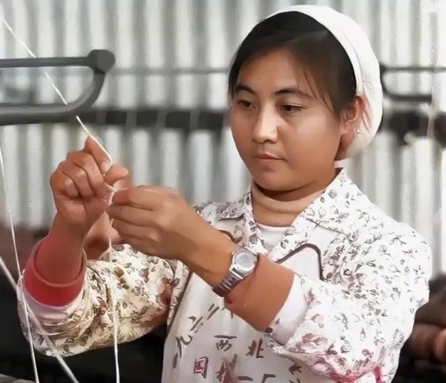 新中国第一位女副总理吴桂贤逝世！她与技术员丈夫恩爱一辈子