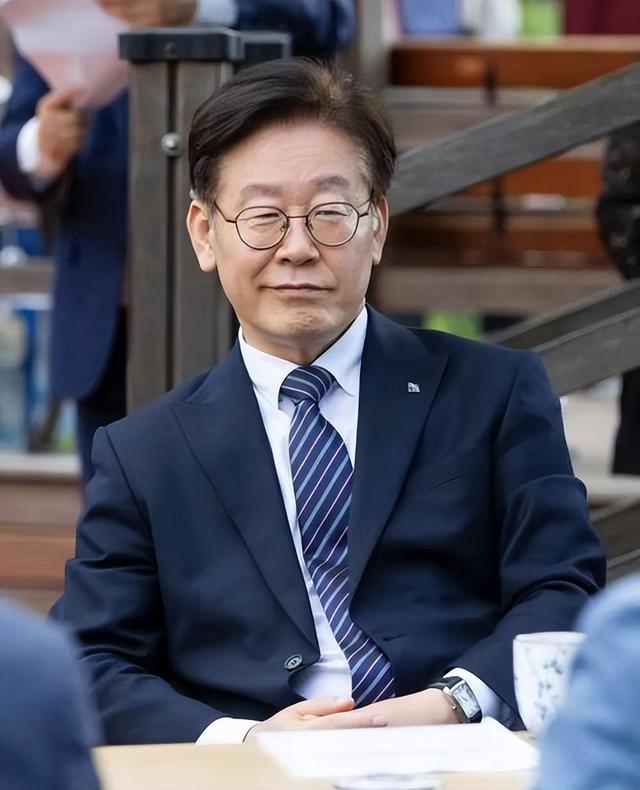 中方不必留座，李在明9月行程要凉，王毅挂断电话，送韩国一句话