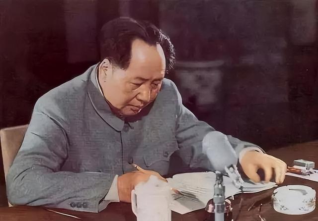 毛主席一生不进故宫，终生再未回延安？周总理的一句话道出实情！