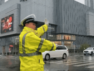 ҈ 暴 ҈ 雨 ҈ 突袭！红色预警！减少外出！