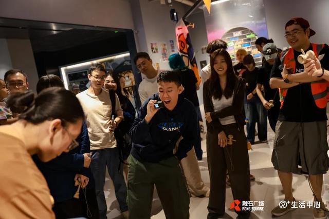 免费!藏在石景山首钢园的街头文化艺术展,超全逛展攻略来了→