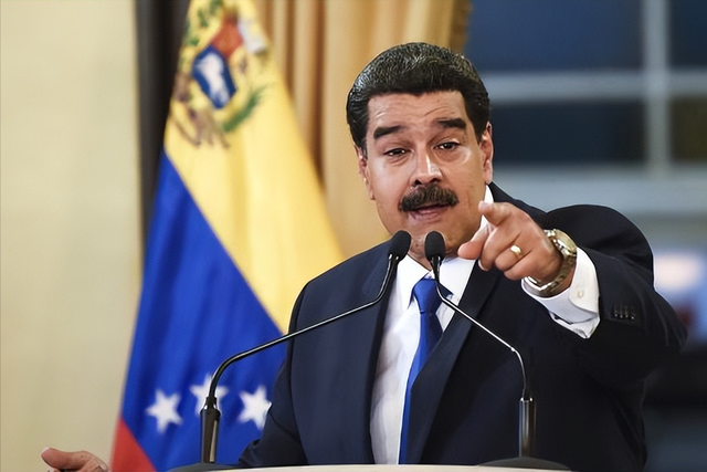 美军重兵压境委内瑞拉，特种部队航母群就位，这场对峙引爆拉美？