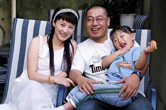 演员徐露：嫌丈夫丑不生孩子，丈夫给她245万，生下女儿后怎样了