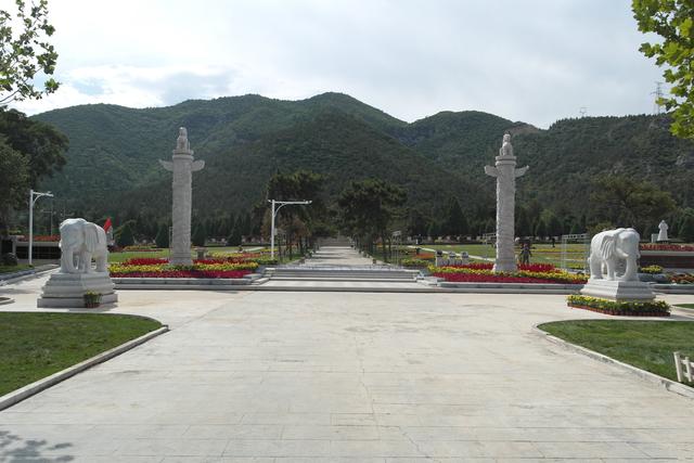 龙山墓园：于陵园规划中绘就历史与生态新画卷