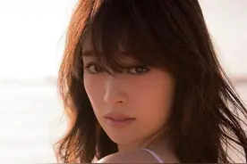 泉里香写真曝光,美貌与才华并存!图片