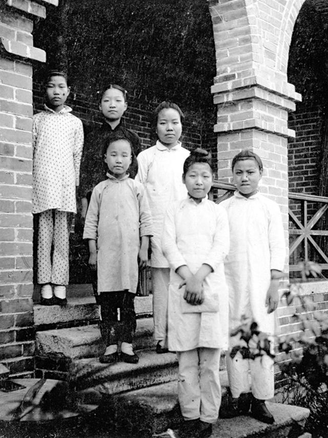 清末老照片：名妓果然是名妓，比后宫佳丽好看太多，富太太也追星
