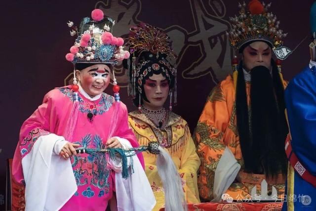 烟花秀、森林音乐会、国风巡演…这个国庆，绵竹“村游”闹热得很