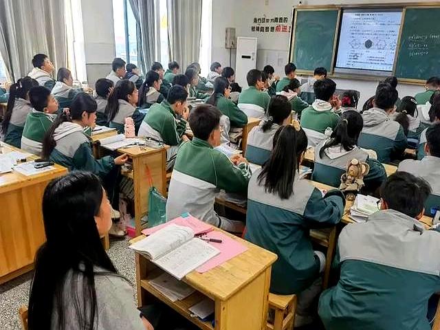 文科的尖子生 是不是不如理科尖子生？