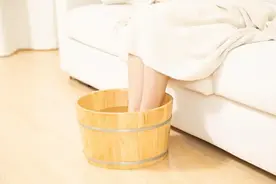 为什么泡脚要在晚上9点？想要泡出好效果，这些禁忌千万别做图片