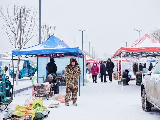 长白山西坡大集，感受东北集市的浓郁烟火气，解锁冬日的别样快乐