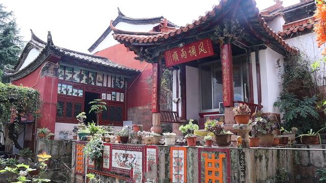 昆明动车直达，又一座小众的千年古镇，四季如春，古迹遍布