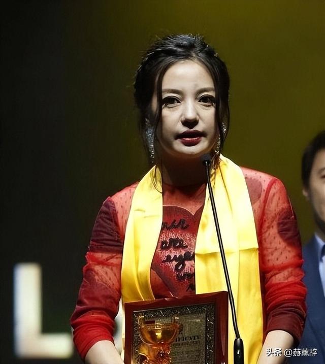 不顾形象亲日辱华，野心勃勃的赵薇露出真面目后	，如今下场有多惨