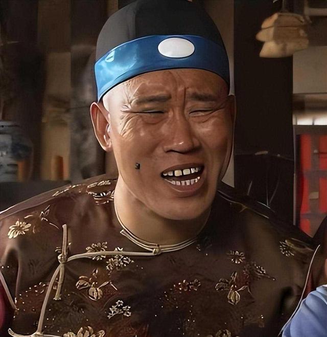 他因嘴歪演了半辈子坏人，令人想不到的是，他女儿是我们熟悉的她